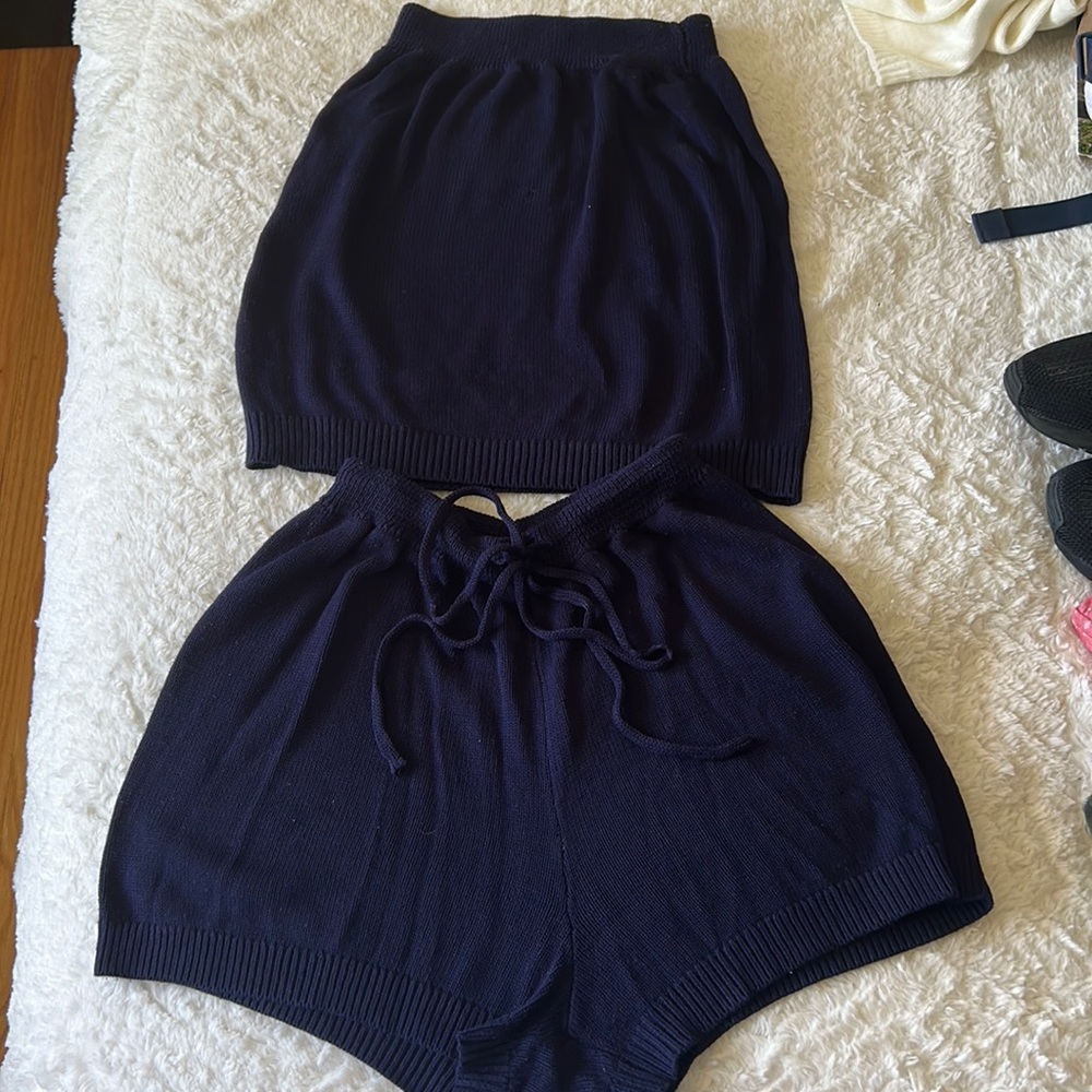 Two piece set - Picture 2 of 3